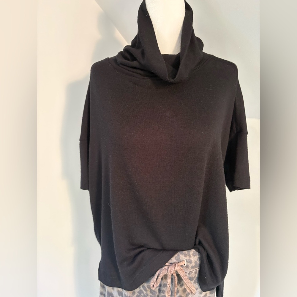 rag & bone jean hi/lo oversized top. Super soft w/4” stretch. Tuck in or out